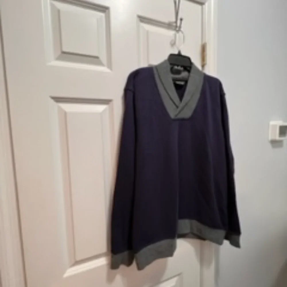 Orvis medium 100% cotton blue and gray sweater